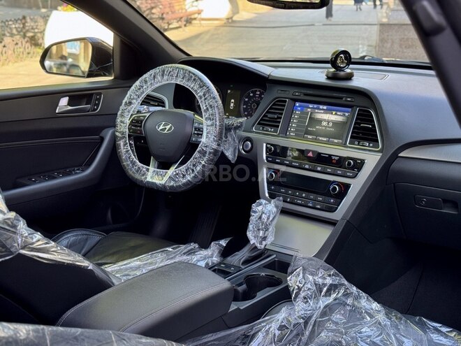 Hyundai Sonata-12