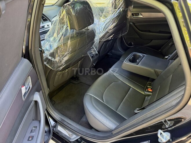Hyundai Sonata-16