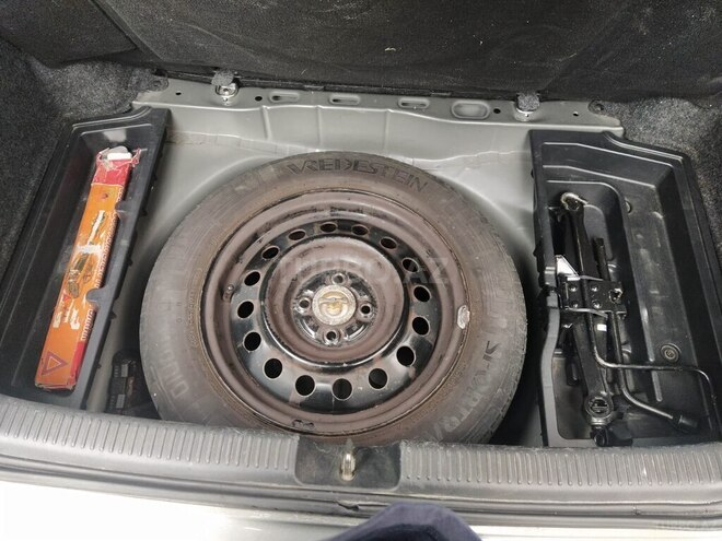 Toyota Corolla 2005, 300,000 km - 1.4 l - Bakı