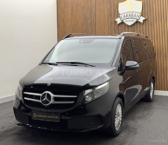 Mercedes V 220-2