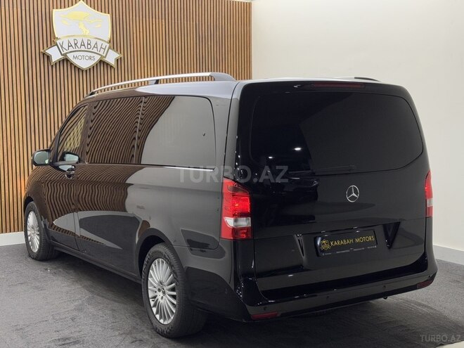Mercedes V 220-6