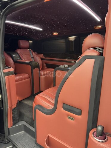 Mercedes V 220-17
