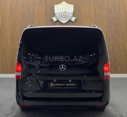 Mercedes V 220-5