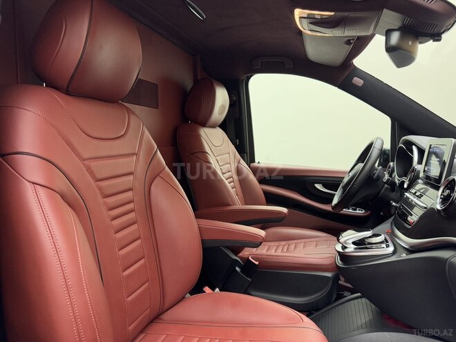 Mercedes V 220-13
