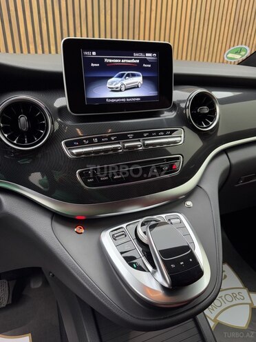 Mercedes V 220-15