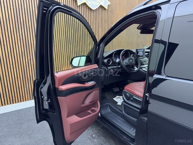Mercedes V 220-9