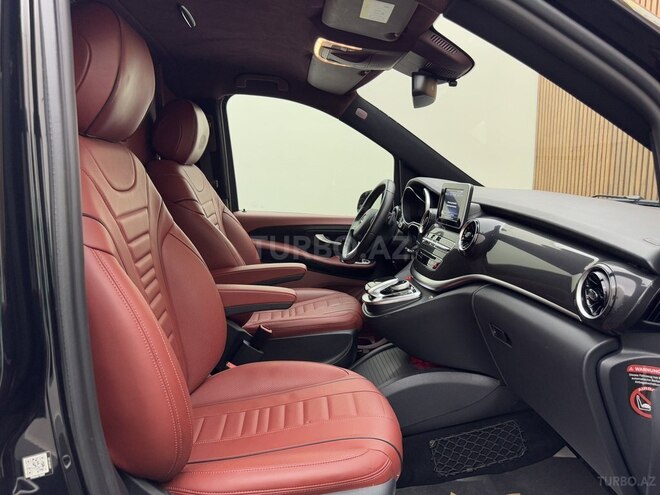 Mercedes V 220-12