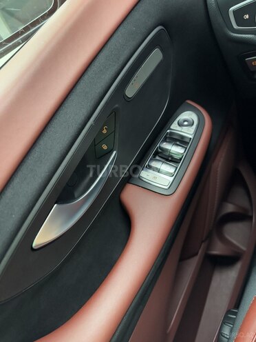Mercedes V 220-16