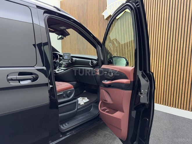 Mercedes V 220-11