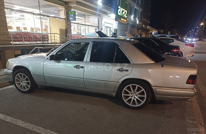 Mercedes E 220 1994, 386,000 km - 2.2 l - Bakı