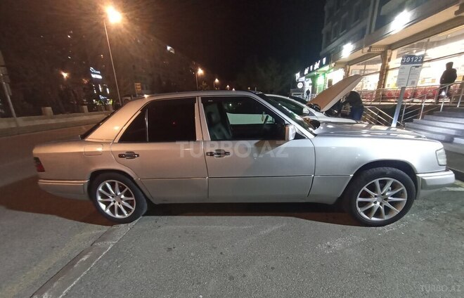 Mercedes E 220 1994, 386,000 km - 2.2 l - Bakı