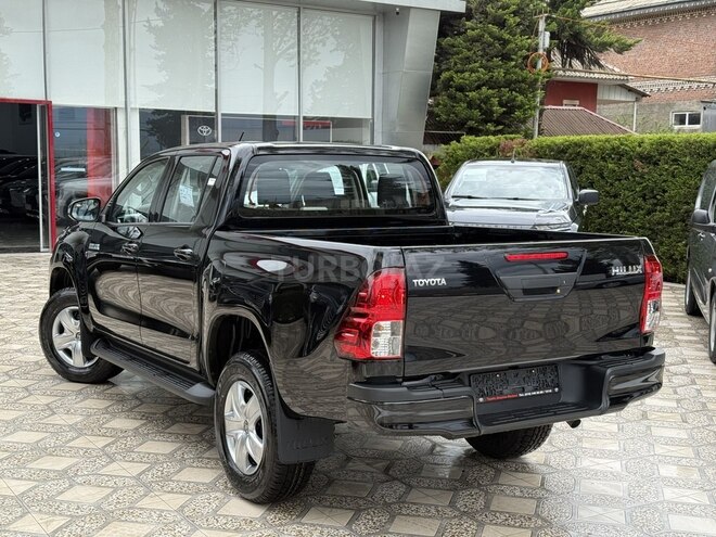 Toyota Hilux-8