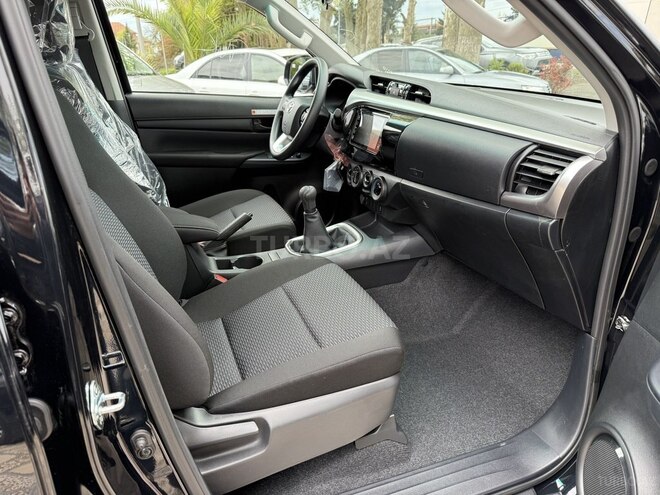 Toyota Hilux-11