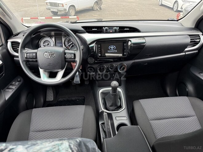 Toyota Hilux-18