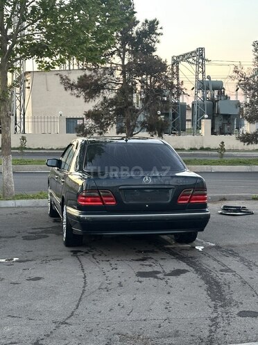 Mercedes E 240 2000, 412,000 km - 2.6 l - Gəncə