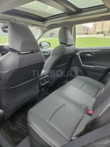 Toyota RAV4-8