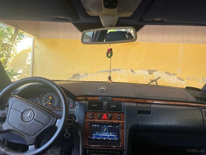 Mercedes E 240 1999, 240,000 km - 2.4 l - Şirvan
