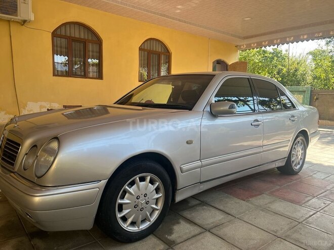 Mercedes E 240 1999, 240,000 km - 2.4 l - Şirvan
