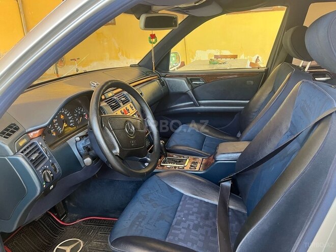 Mercedes E 240 1999, 240,000 km - 2.4 l - Şirvan