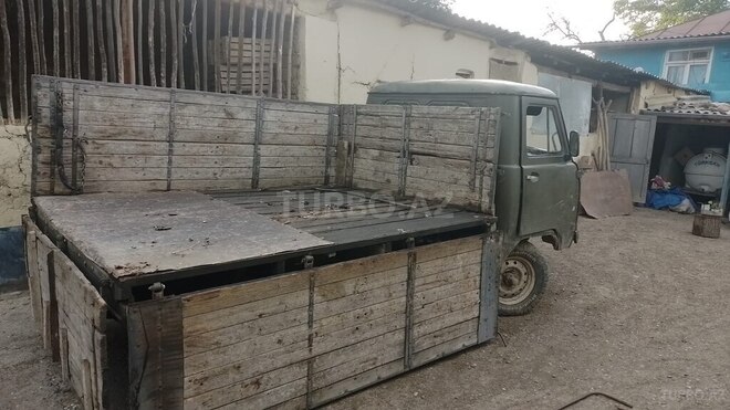 UAZ 452 1983, 100,000 km - 2.4 l - Quba