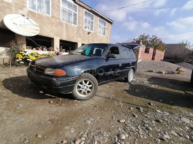 Opel Astra 1993, 100,000 km - 1.8 l - Xudat