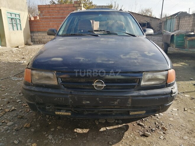 Opel Astra 1993, 100,000 km - 1.8 l - Xudat