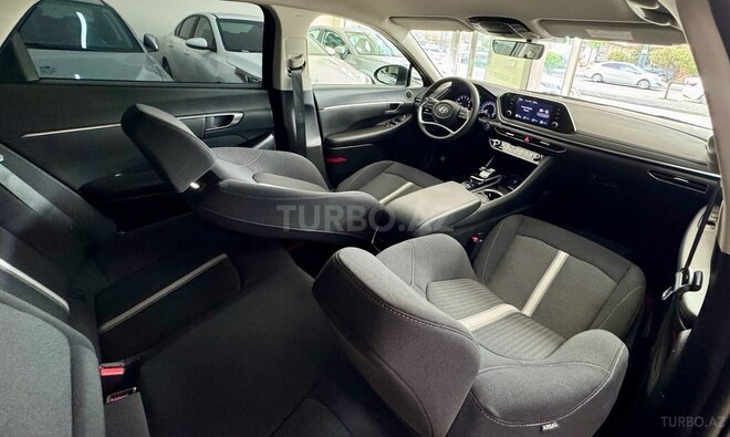 Hyundai Sonata-16