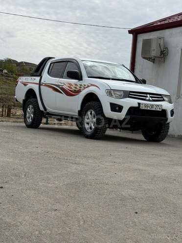 Mitsubishi L200 2010, 330,000 km - 2.5 l - Bakı