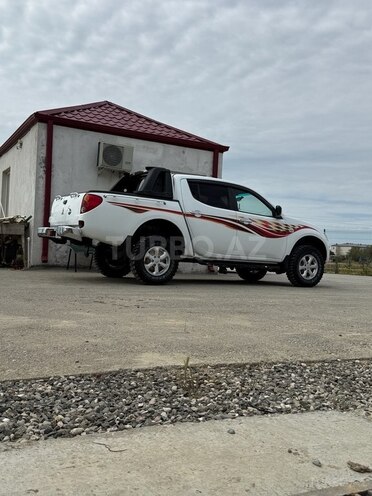 Mitsubishi L200 2010, 330,000 km - 2.5 l - Bakı