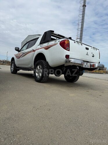 Mitsubishi L200 2010, 330,000 km - 2.5 l - Bakı