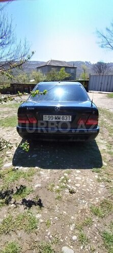 Mercedes E 300 1999, 500,000 km - 3.0 l - Qusar