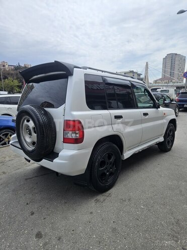 Mitsubishi Pajero io-5
