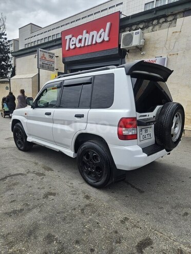 Mitsubishi Pajero io-7