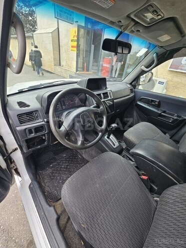 Mitsubishi Pajero io-8