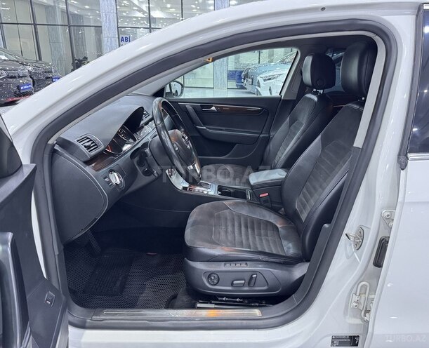 Volkswagen Passat-11