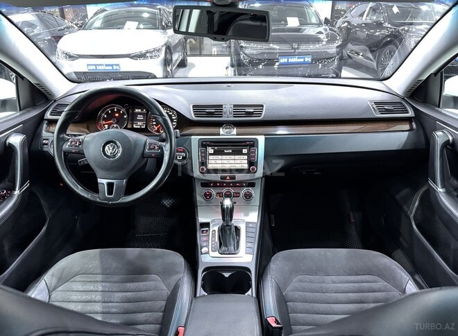 Volkswagen Passat-8
