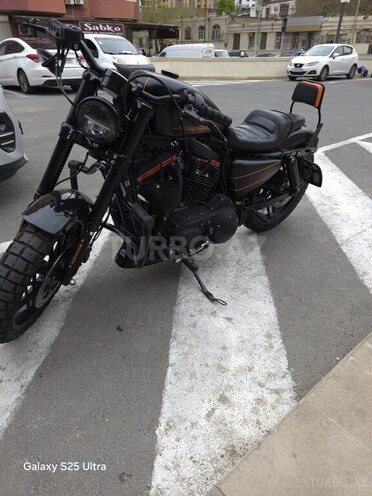 Harley-Davidson Sportster Custom 1200-3
