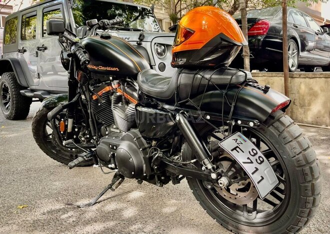 Harley-Davidson Sportster Custom 1200-6