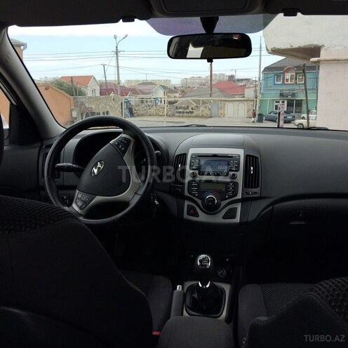 Hyundai i30 2011, 275,000 km - 1.6 л - Bakı