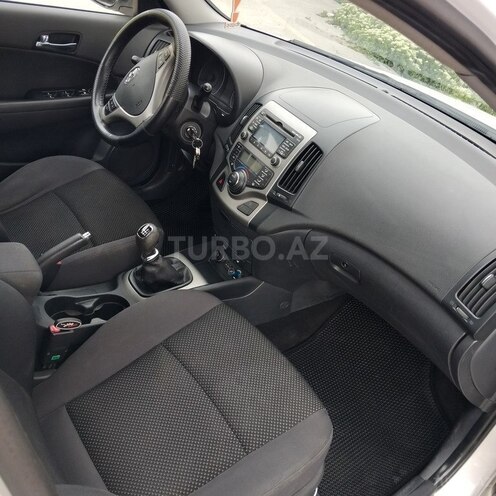 Hyundai i30 2011, 275,000 km - 1.6 л - Bakı