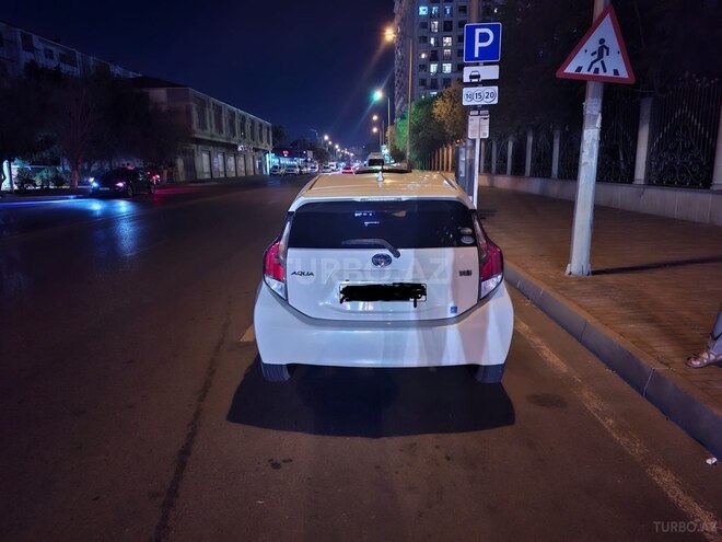 Toyota Aqua 2015, 180,000 km - 1.5 l - Bakı
