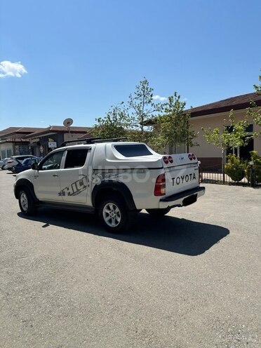 Toyota Hilux 2011, 177,000 km - 2.5 l - Şirvan