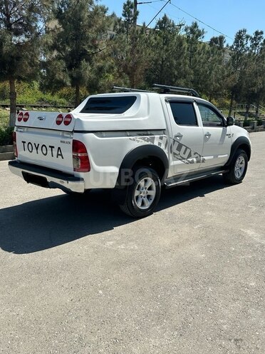 Toyota Hilux 2011, 177,000 km - 2.5 l - Şirvan
