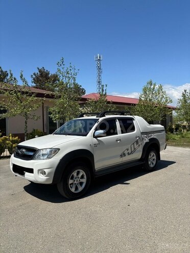 Toyota Hilux 2011, 177,000 km - 2.5 l - Şirvan