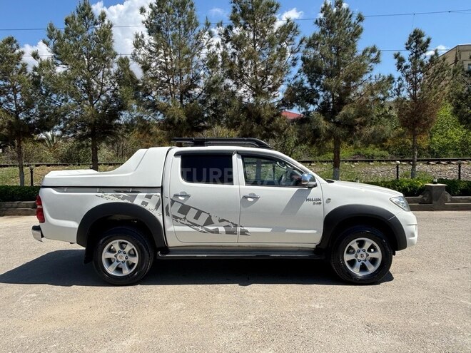Toyota Hilux 2011, 177,000 km - 2.5 l - Şirvan