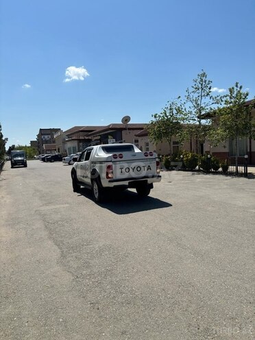 Toyota Hilux 2011, 177,000 km - 2.5 l - Şirvan