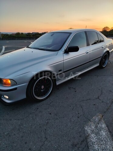 BMW 525 2001, 300,000 km - 2.5 l - Zaqatala