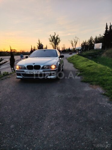 BMW 525 2001, 300,000 km - 2.5 l - Zaqatala
