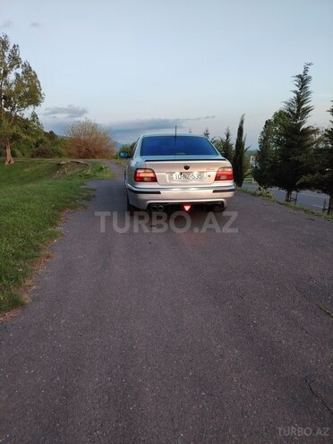 BMW 525 2001, 300,000 km - 2.5 l - Zaqatala
