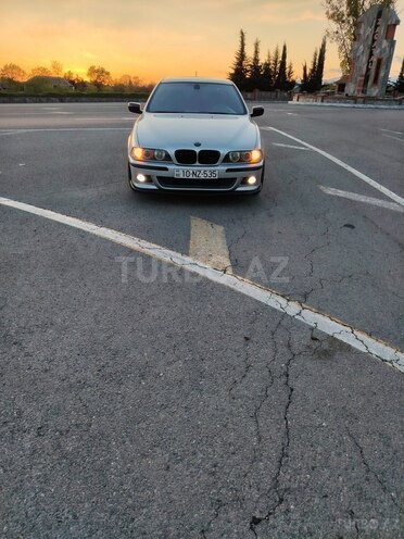 BMW 525 2001, 300,000 km - 2.5 l - Zaqatala